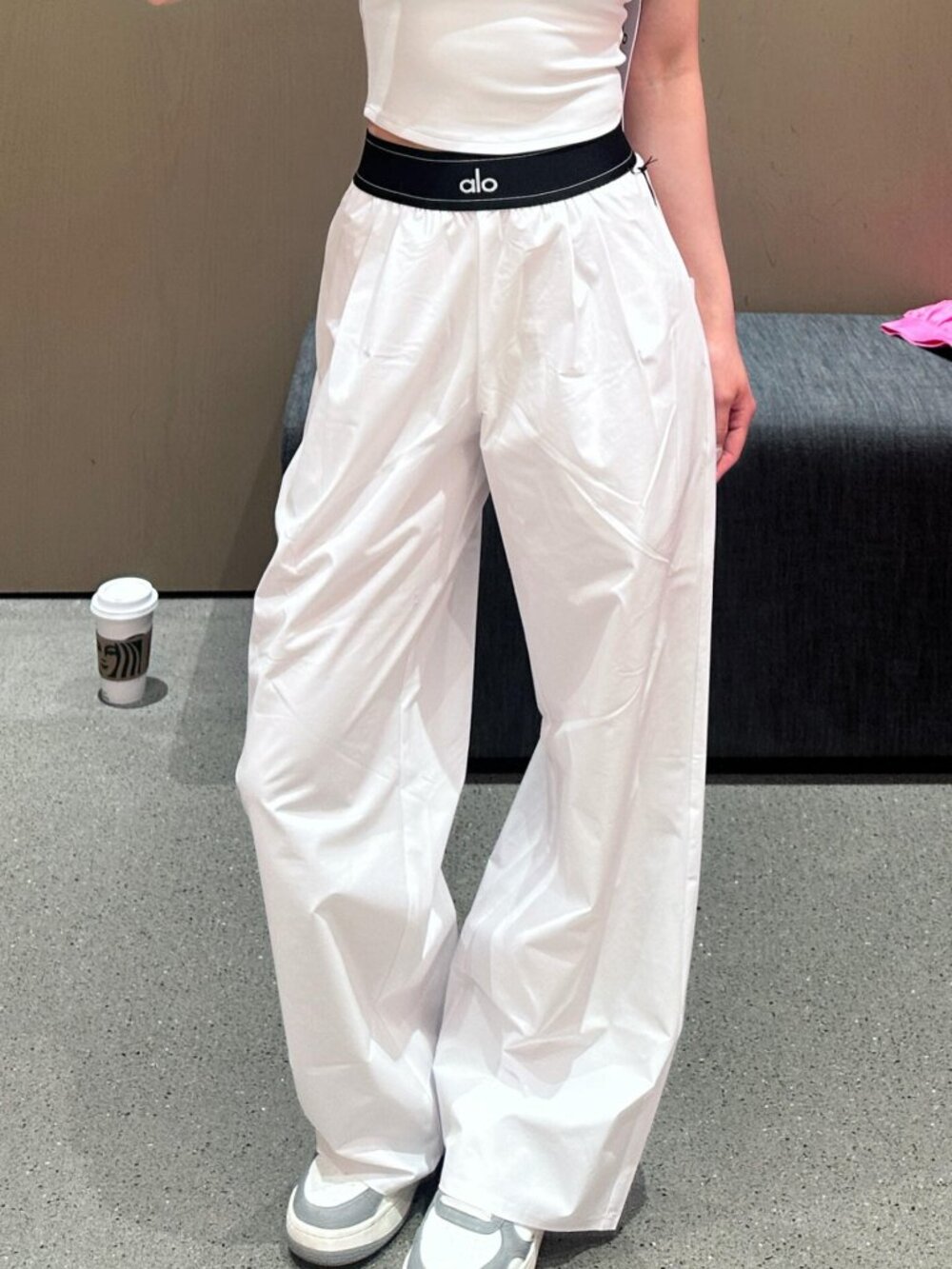 🦓New With Tags ALO Yoga👩‍🦳White Black Trouser Pants (30-inch inseam)